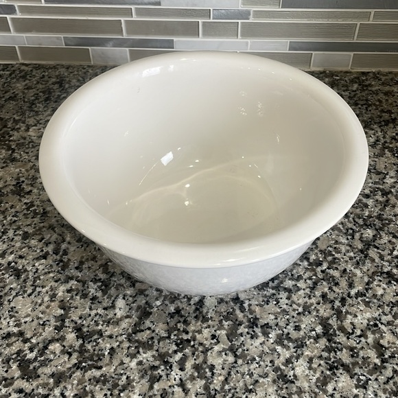 Corelle Coordinates Stoneware Large White Mixing Bowl 3 Qt. - 2.85 L - Picture 9 of 10